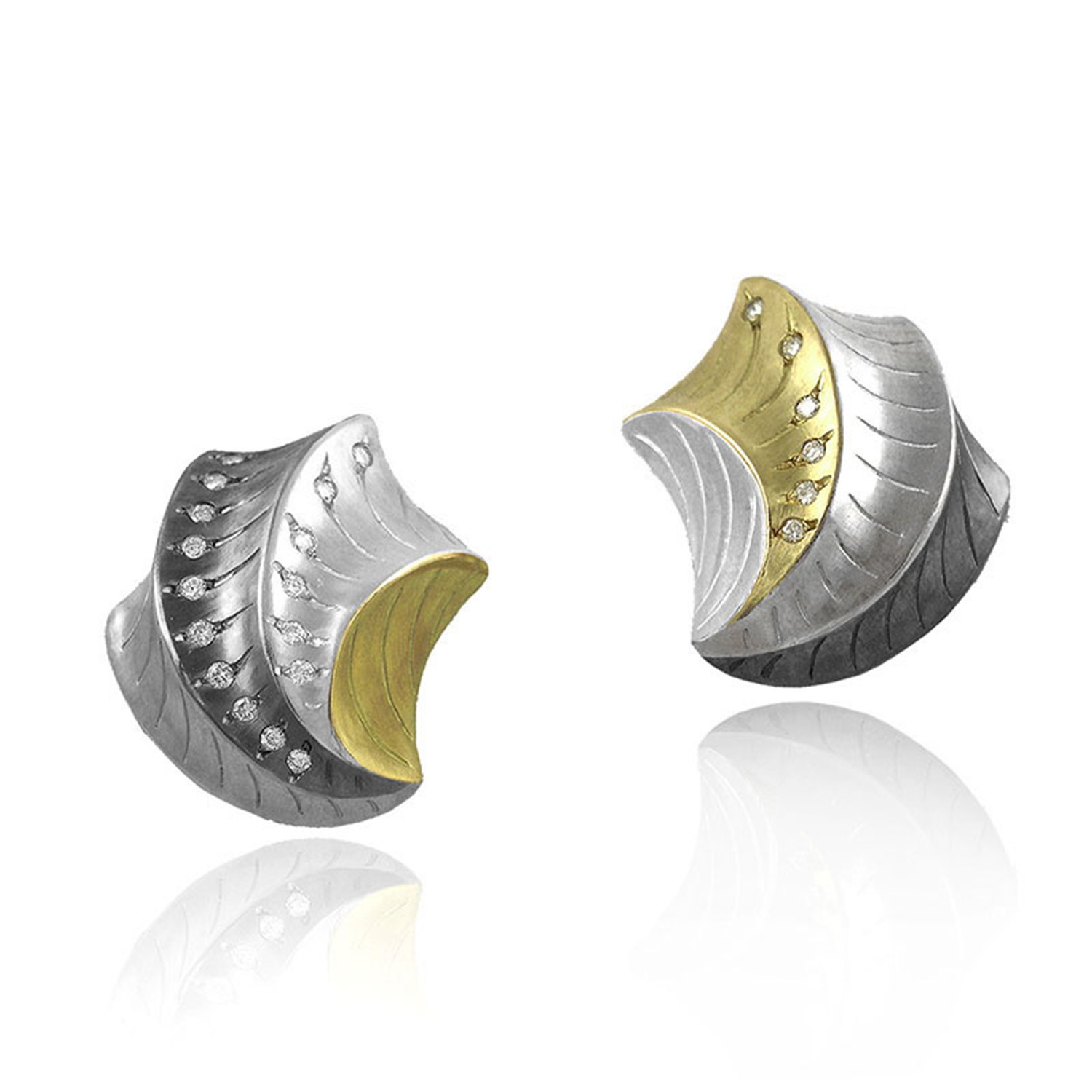 Shell Shape Earrings by K.Mita